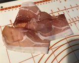 Une image de l'étape 1 de Roses aux deux jambons,mozzarella di buffala et basilic (feuilletés apéro).