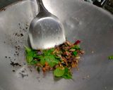 รูปขั้นตอนการทำที่ 4 ของ กะเพราปลาทูกรอบ 🌿🌶️🍂🐟