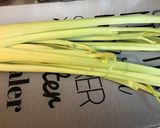 Une image de l'étape 1 de Courgettes et céleri branche aux épices indiennes,ciboulette et citron.