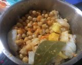 Foto del paso 2 de la receta: Garbanzos con bacalao