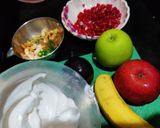A picture of step 1 of Creamy fruits salad.