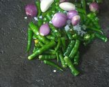 Foto langkah ke 2 dari resep Ikan Salai Cabe Hijau 🐡🫑.