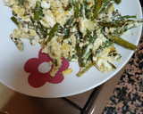 Foto del paso 3 de la receta: Espárragos trigueros revueltos con ajo y huevo