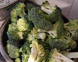A picture of step 1 of Broccoli in Garlic.