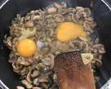 Foto del paso 4 de la receta: Revuelto de champiñones al ajillo