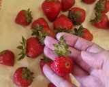 عکس مرحله 3 از دستور مربای توت فرنگی خوشرنگ 🍓