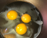 Foto del paso 1 de la receta: Desayuno con huevos revueltos 👌
