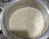 स्पोंजी जाळीदार इडली (Spongy Idli Recipe In Marathi) रेसिपी स्टेप 1 फोटो