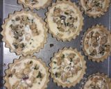 صورة لخطوة 5 من وصفة ميني كيش بصدر الدجاج وبعجينة سهلة واقتصادية 😋