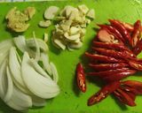 Foto langkah ke 2 dari resep Tumis jamur tiram wortel caisim.