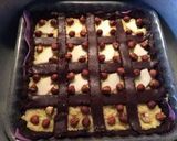 Foto del passaggio 2 della ricetta Crostata magica cioccolato, pere, cocco e nocciole