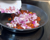 Foto del paso 4 de la receta: Garbanzos salteados con chorizo y albahaca