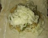 A picture of step 2 of Bread cheese meggi pocket.