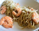 Foto del paso 2 de la receta: Espaguetis integrales con pesto de anacardos y langostinos