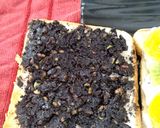 A picture of step 1 of Fruity Creamy Choco Sandwich.