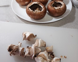 Foto del paso 3 de la receta: Champiñones rellenos de jamón serrano