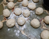 Foto del paso 2 de la receta: Tortas fritas materas 🧉para tardes de lluvia ☔🌦