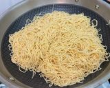 Foto langkah ke 4 dari resep Shrimp chow mein.
