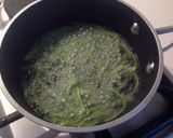 Foto del passaggio 2 della ricetta Linguine rigate con crema di zucchine, datterini confit e granella di pistacchi