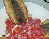 Une image de l'étape 5 de Sardines farcies à l'ail et l'oignon accompagné d'une salade tomate.