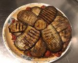 Une image de l'étape 10 de Aubergines grillées façon gâteau aux tomates, farce au chapon, pesto et emmental.