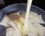 Foto del passaggio 4 della ricetta Ravioli con crema di patate e salsiccia 🥔🍖🥂