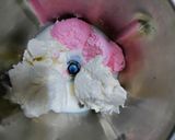 A picture of step 1 of Candylicious Thickshake.