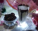 A picture of step 3 of Date milk shake.