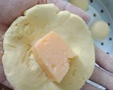 Hình bước làm 3 của món Bánh nếp khoai lang nhân Cheddar phủ dừa sấy
