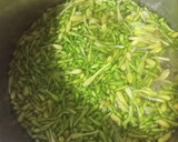 Foto langkah ke 1 dari resep Tumis Bunga Pepaya Daun Mengkudu dan 'tips'.
