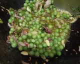 लौकी,मटर की सब्जी (louki matar ki sabji recipe in Hindi) रेसिपी चरण 2 फोटो