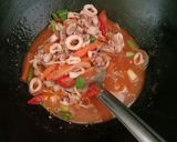 Foto langkah ke 2 dari resep Cumi Saus Asam Manis Pedas.