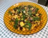 Une image de l'étape 11 de Pommes de terre sautées aux pickles, ail noir et persil.