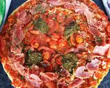 Une image de l'étape 6 de Tarte fine aux tomates 🍅 pesto jambon cru.