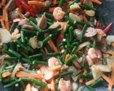 Foto langkah ke 3 dari resep Tumis Kacang Panjang Wortel Udang.