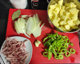 Foto del paso 1 de la receta: Salchichas con estofado de patata