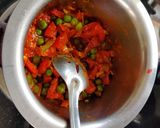 A picture of step 2 of Green peas sabji.