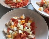 Foto del paso 5 de la receta: Ensalada fresquita de pollo asado,tomate y huevo. Aliño de Vidalim Kids 😋😋😋
