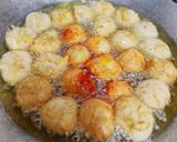 Gambar langkah 3 resipi Cekodok Pisang Bulat.