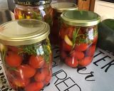 Une image de l'étape 8 de Tomates cerises à l'huile d'olive, ail, piments, thym et romarin.