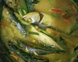 Foto langkah ke 5 dari resep Asam Pedas Ikan Kembung Bumbu Kuning.