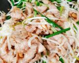 Hình bước làm 2 của món Phở xào giá hẹ