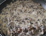 Foto del paso 4 de la receta: Salsa🍄‍🟫de champiñones🥙cremosa🥯🧄🧅