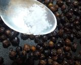 A picture of step 2 of Roasted Masala Chana.