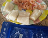Foto del paso 1 de la receta: Bacalao con gambas en salsa de tomate