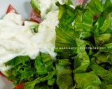 Foto langkah ke 5 dari resep Omelette Salad Sandwich.
