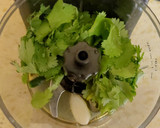 Foto del paso 1 de la receta: Pasta con crema de aguacate y cilantro