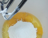 Foto langkah ke 2 dari resep Banana cake lembutt.