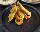 A picture of step 3 of Marchi Bhajiya.