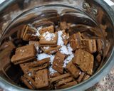 बॉर्बन बिस्कुट केक (Bourbon biscuit cake recipe in Hindi) रेसिपी चरण 1 फोटो